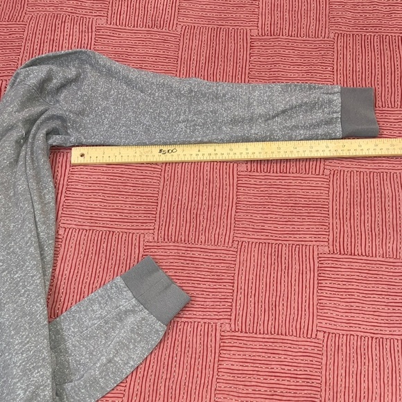 Volcom Men's size small Heather Gray Crewneck Sweater - Picture 10 of 11